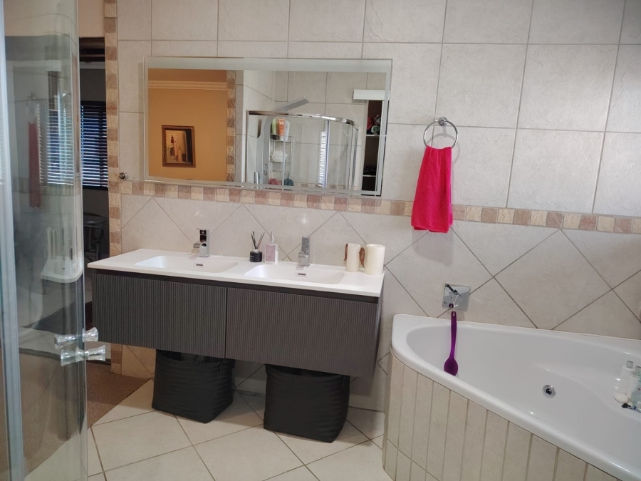 4 Bedroom Property for Sale in Cashan North West